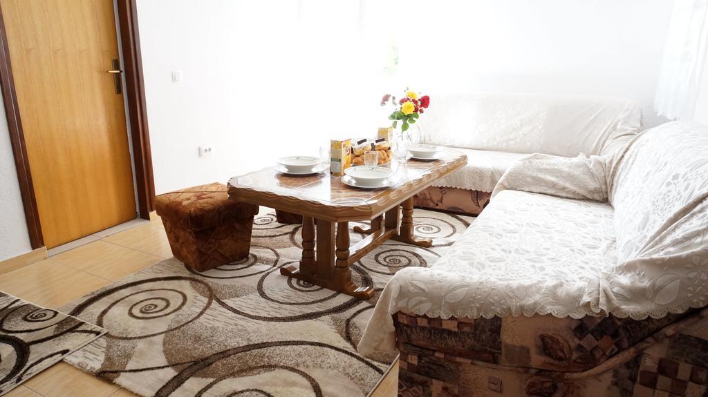נין Apartments Red Rose מראה חיצוני תמונה