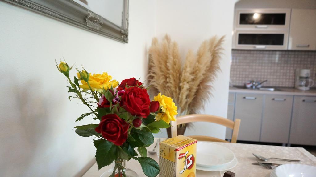 נין Apartments Red Rose מראה חיצוני תמונה
