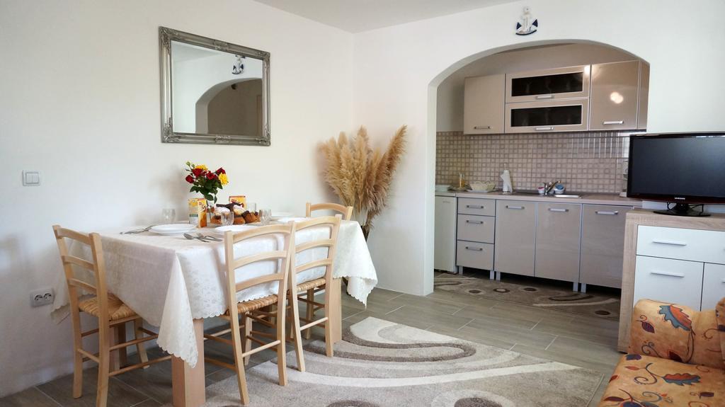 נין Apartments Red Rose מראה חיצוני תמונה